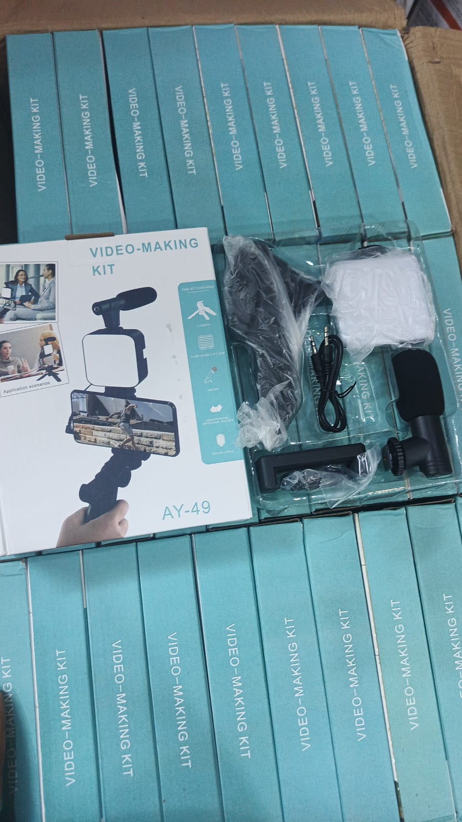 Vlogging video making kit with remote